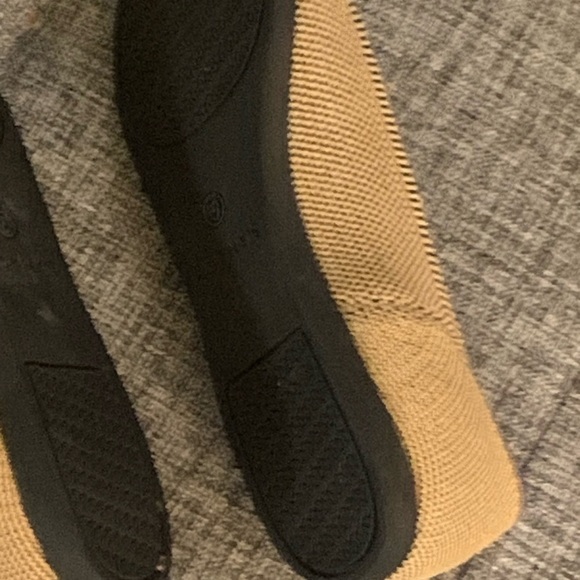 W6 ROTHY’S Dune Cap-Toe Pointed Flats: Tan and Blue - Picture 7 of 8